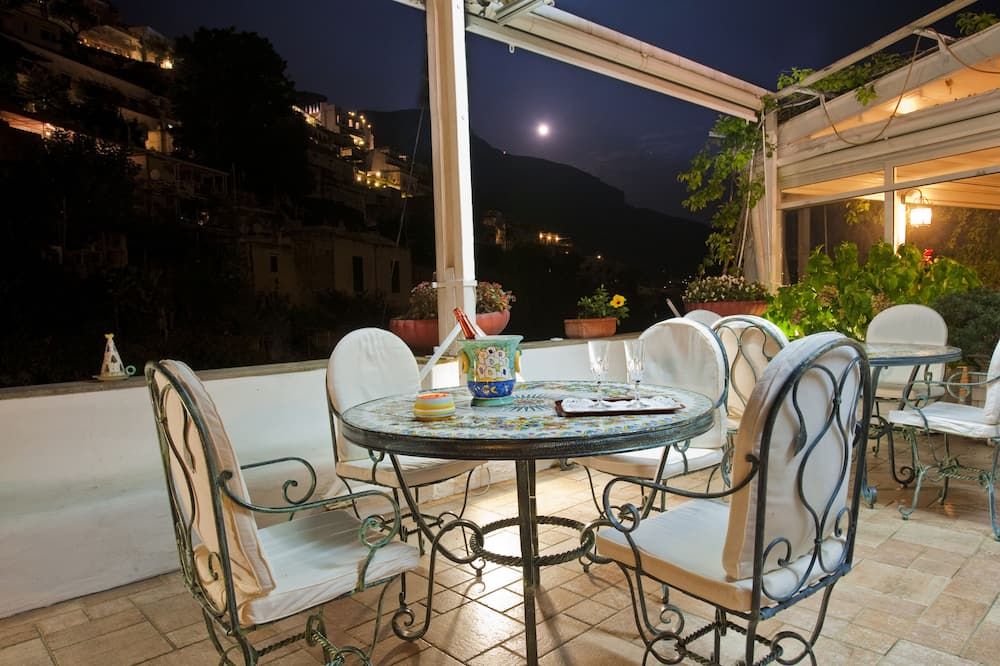 شرفة مرصوفة