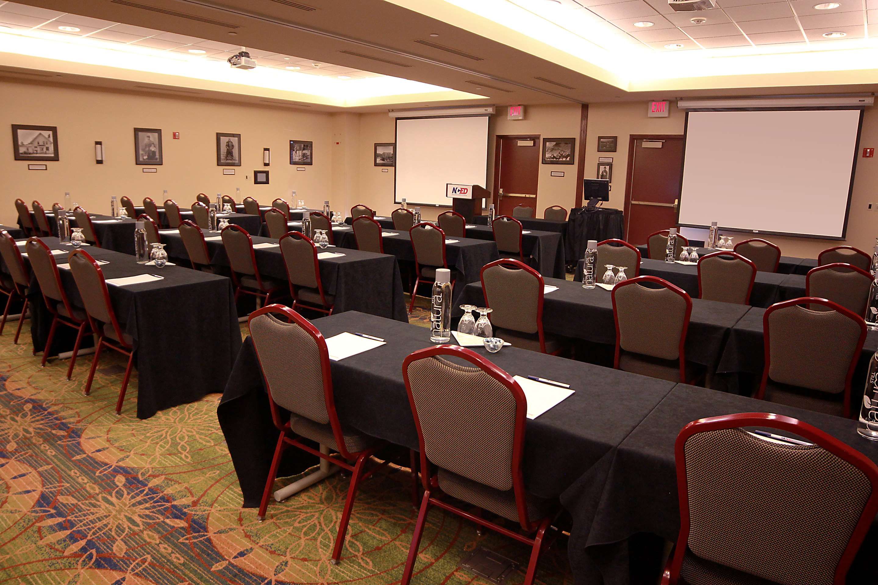 غرفة الاجتماعات