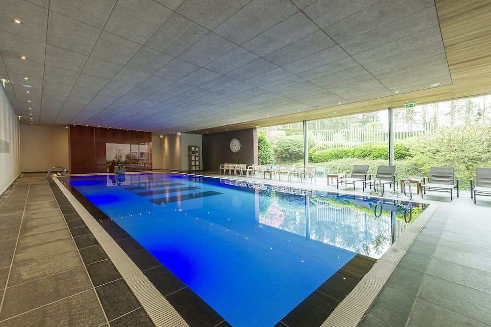 حوض السباحة صورة