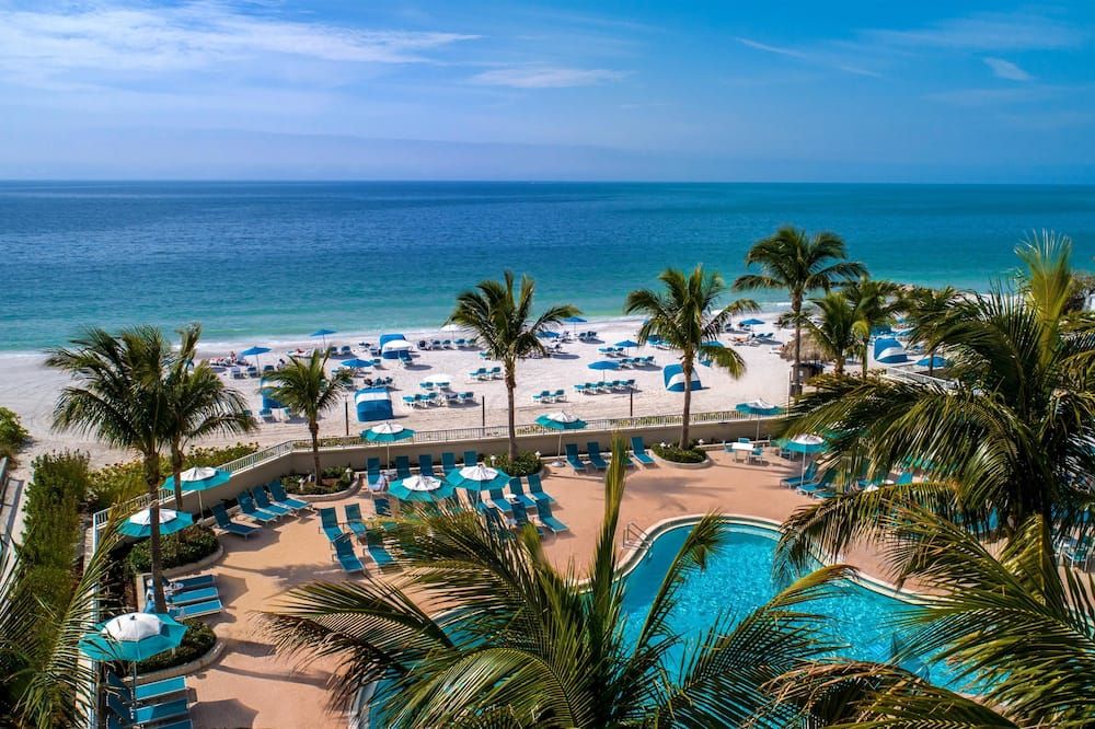 حوض السباحة