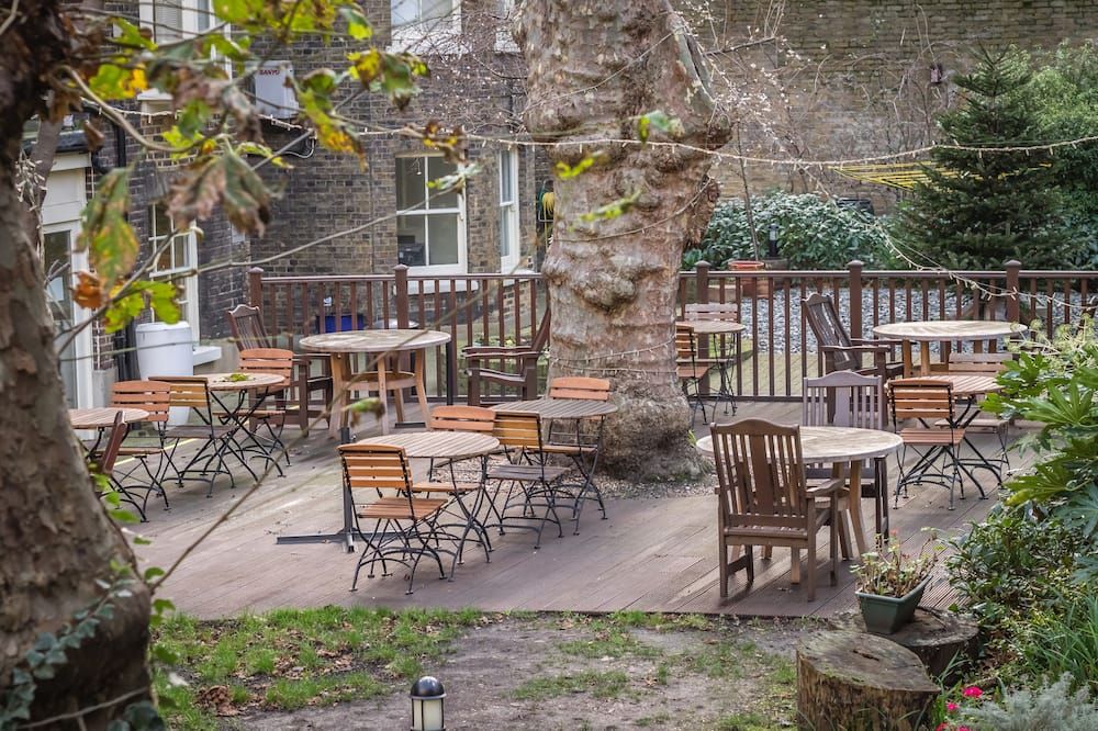 شرفة مرصوفة