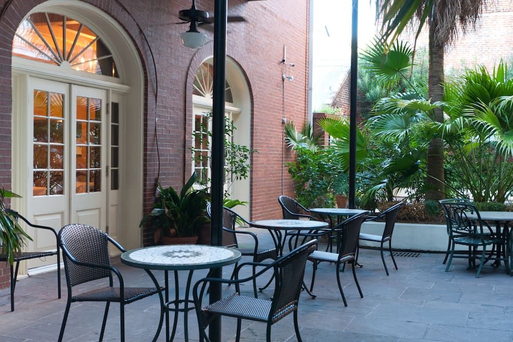 شرفة مرصوفة