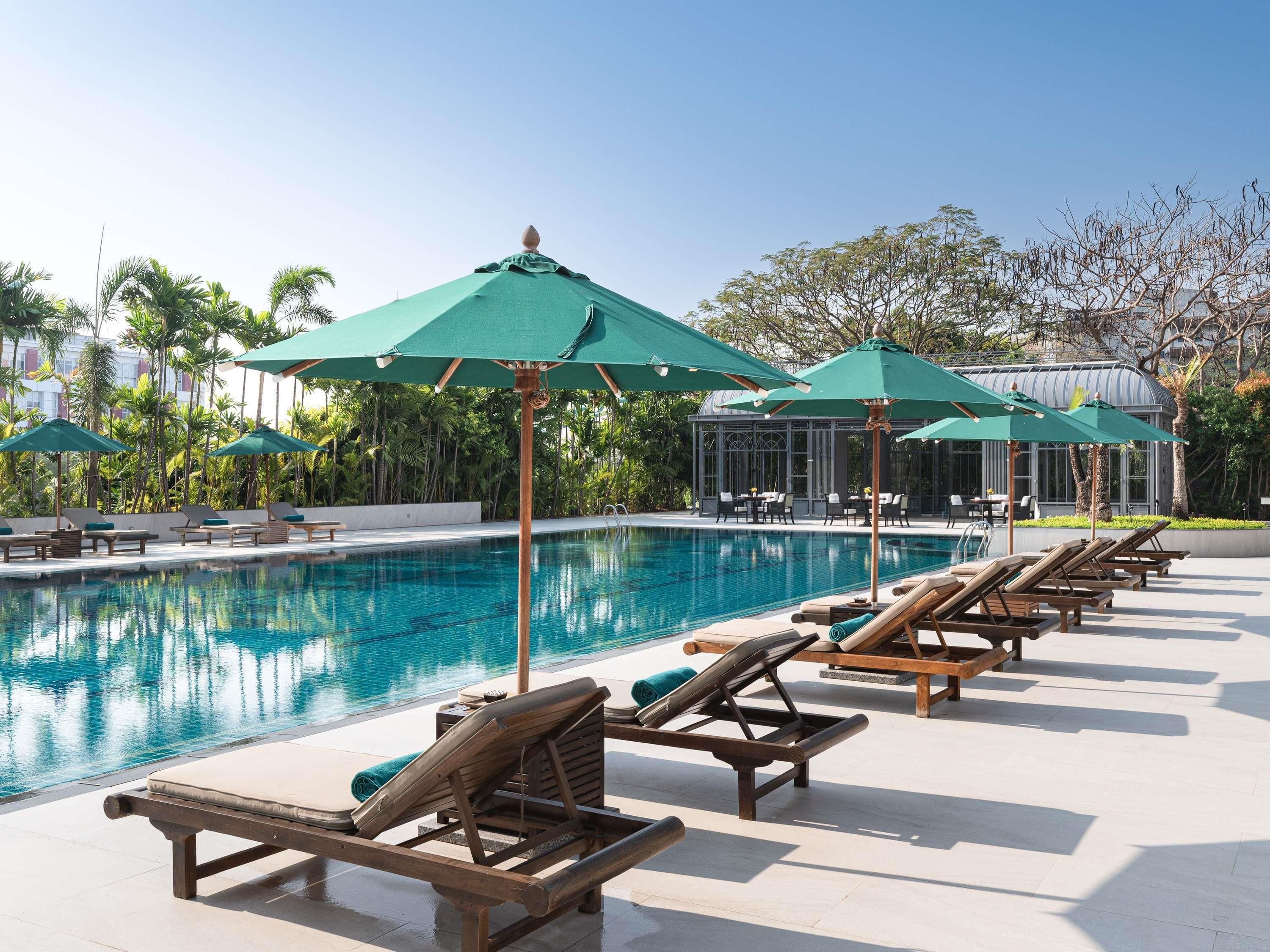 حوض السباحة