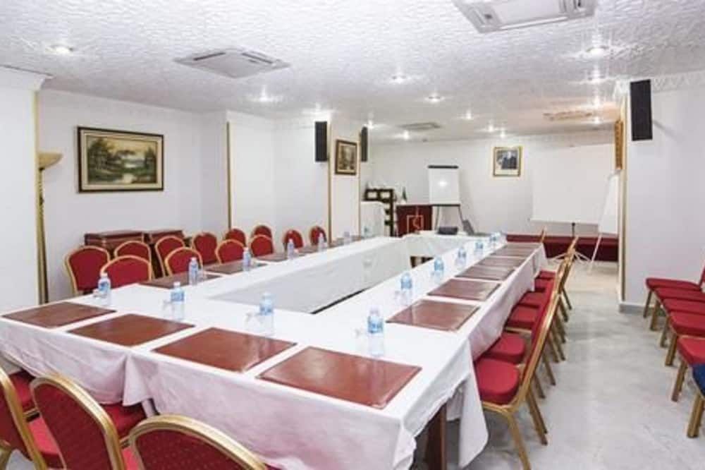 غرفة الاجتماعات