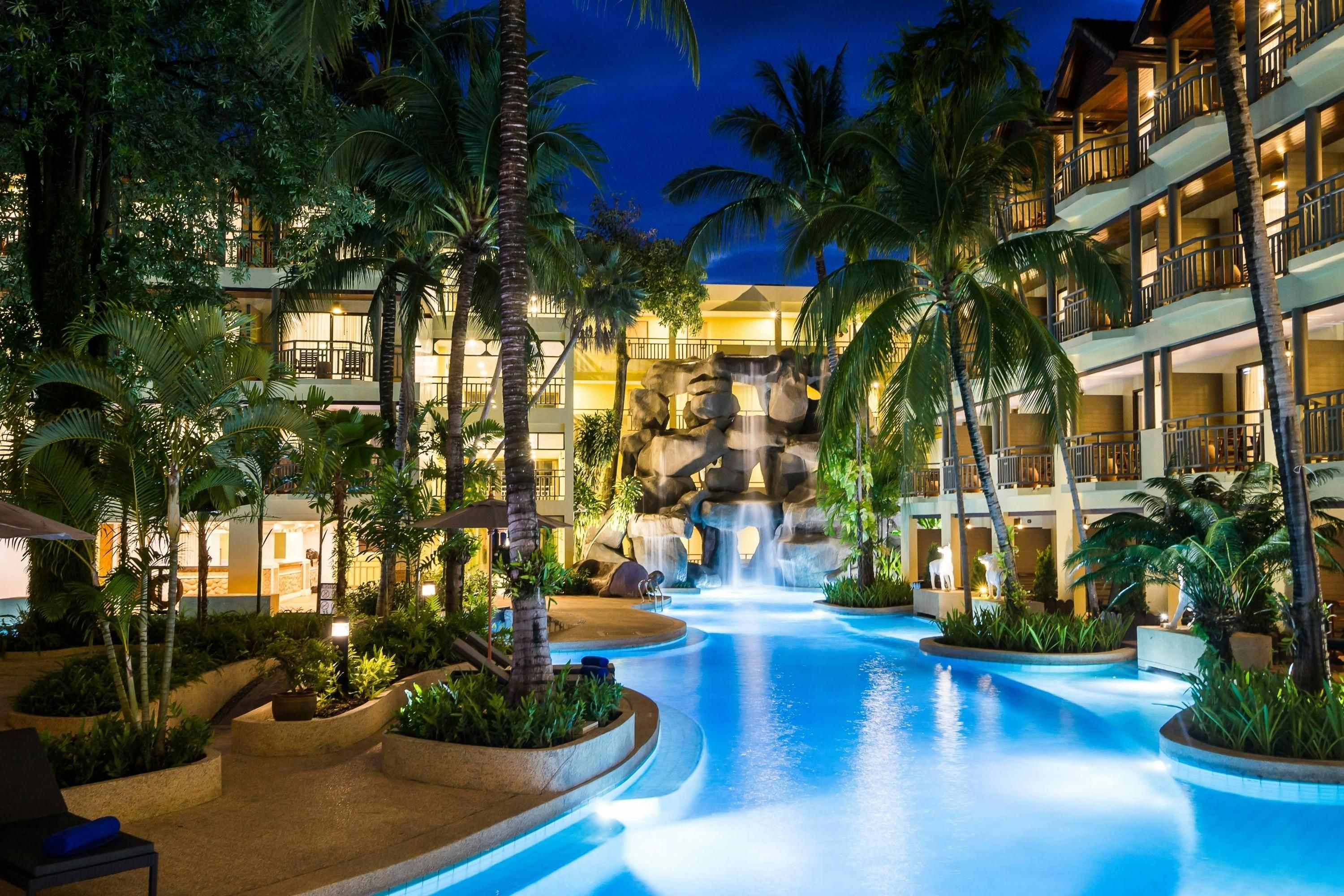 حوض السباحة