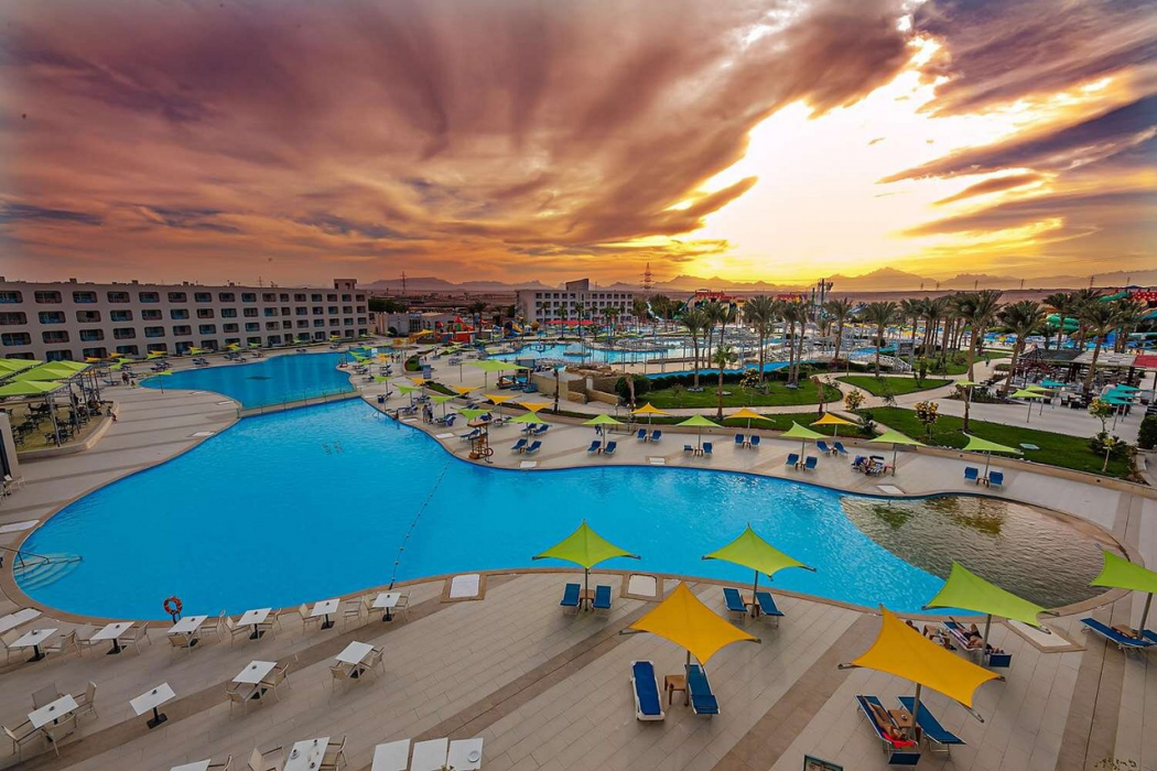 حوض السباحة صورة