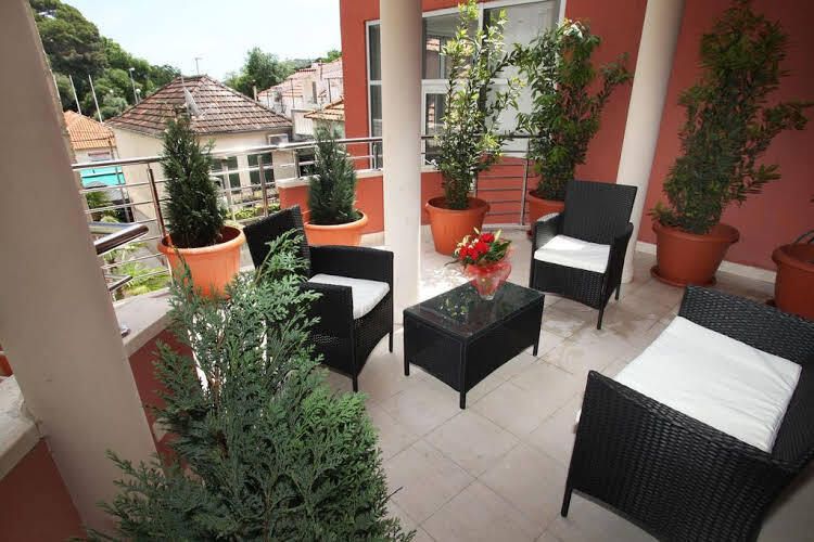 شرفة مرصوفة