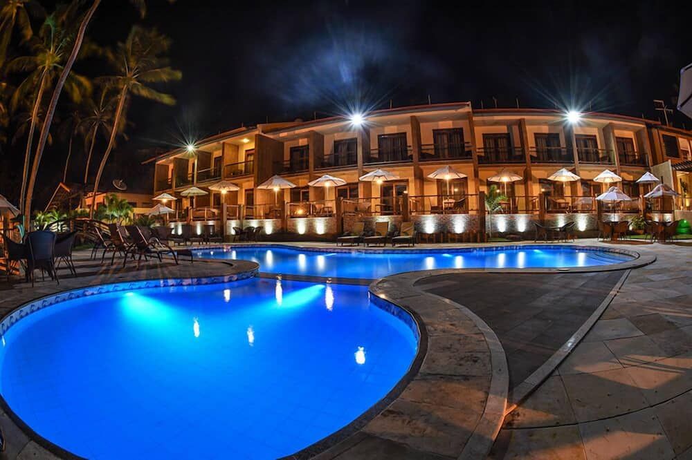 حوض السباحة