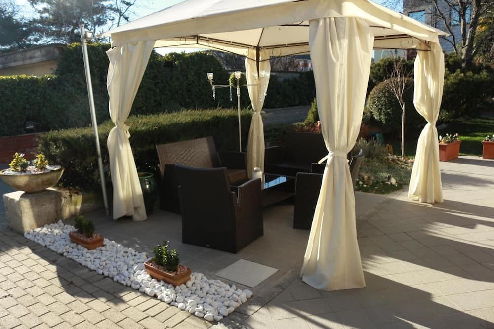 شرفة مرصوفة