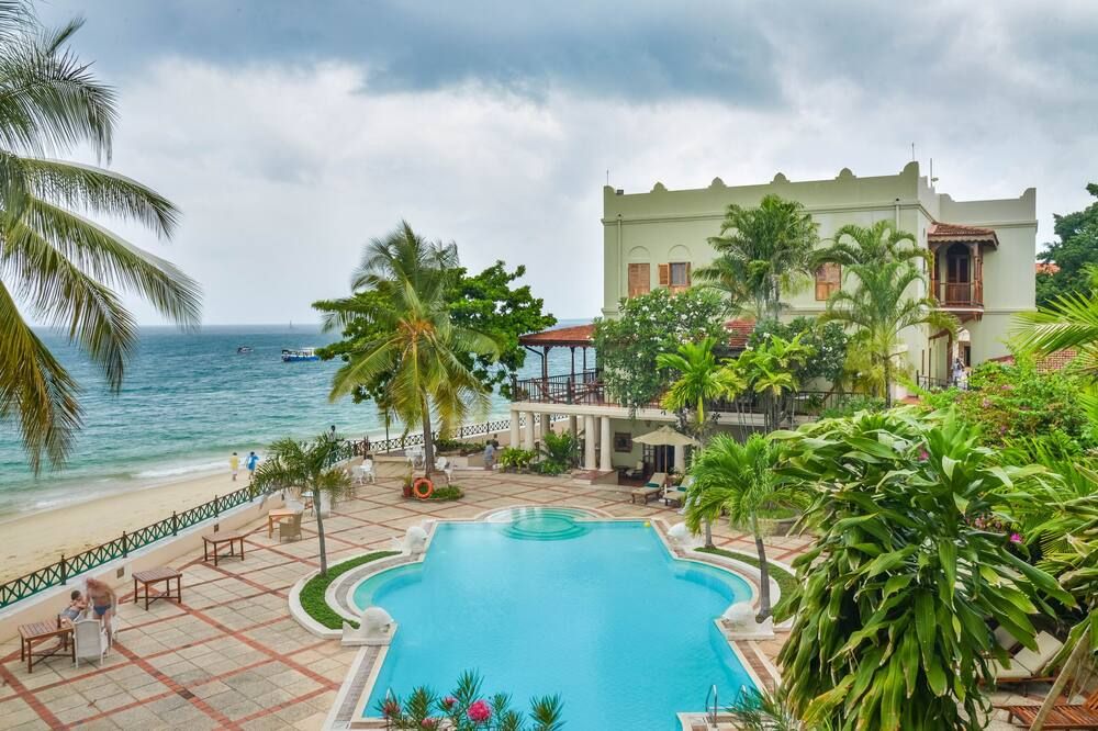 حوض السباحة