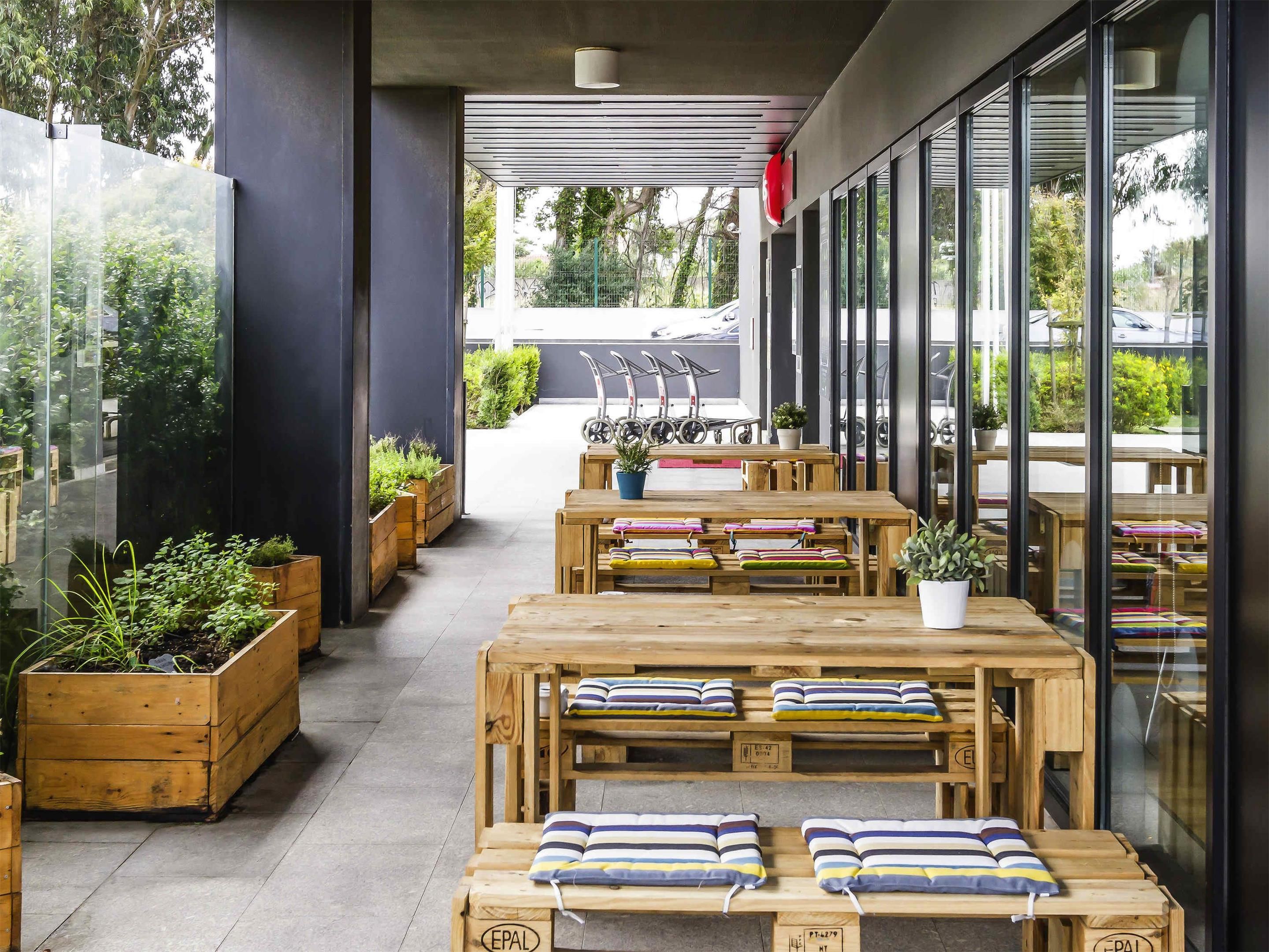 شرفة مرصوفة