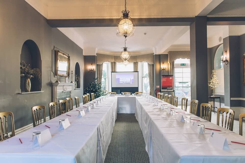 غرفة الاجتماعات