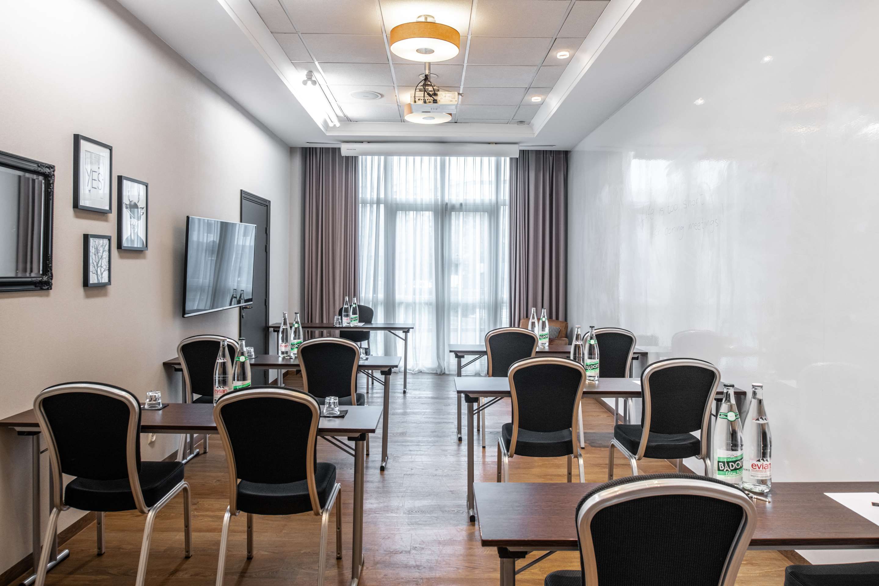 غرفة الاجتماعات