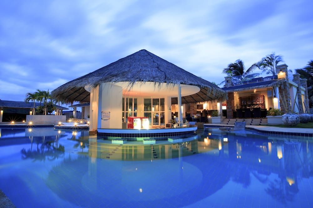 حوض السباحة