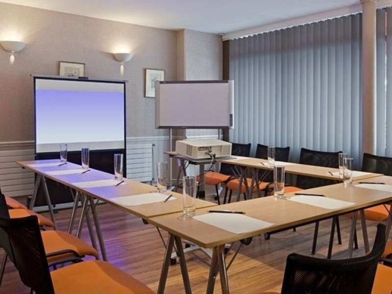 غرفة الاجتماعات