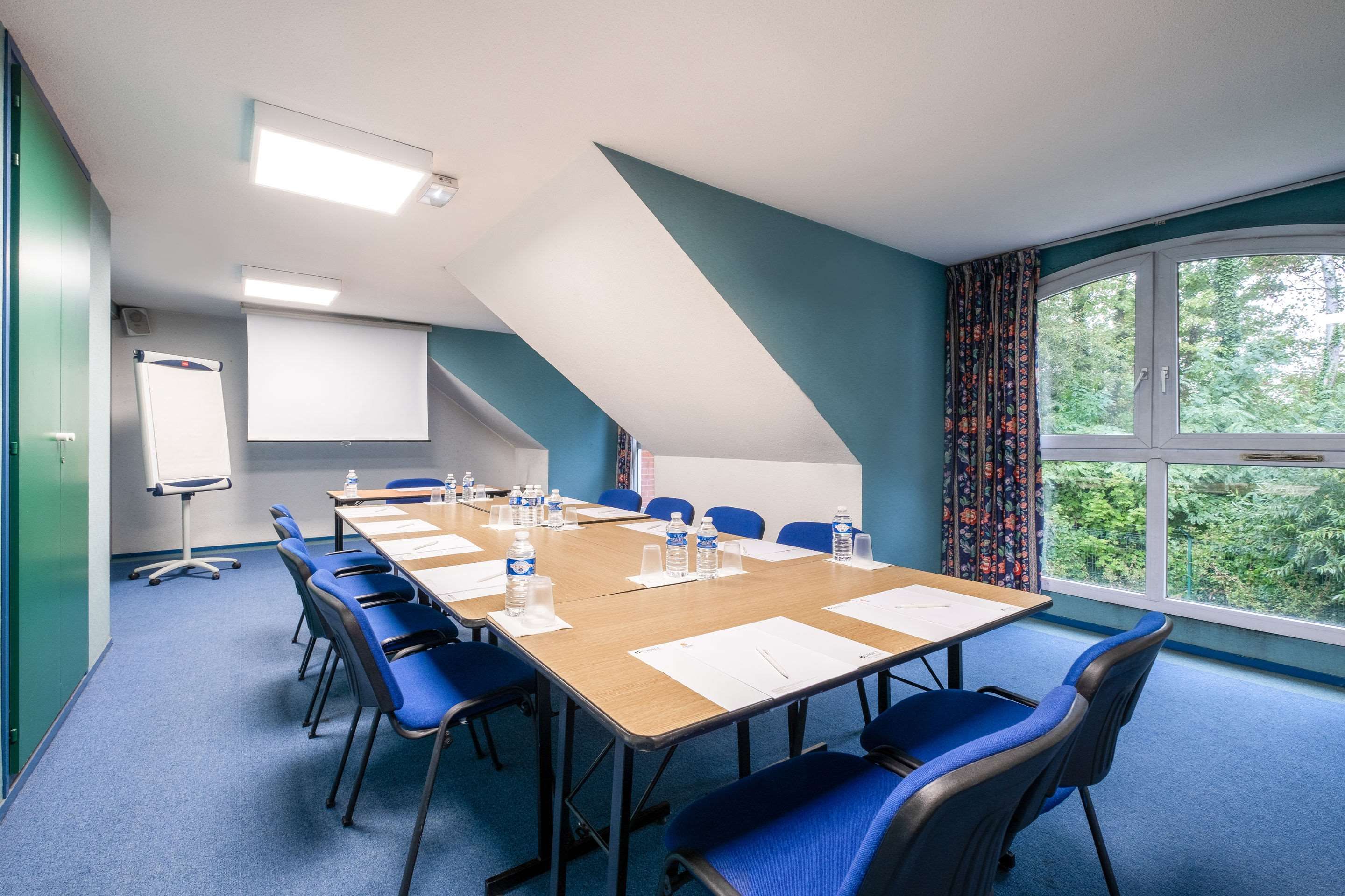 غرفة الاجتماعات