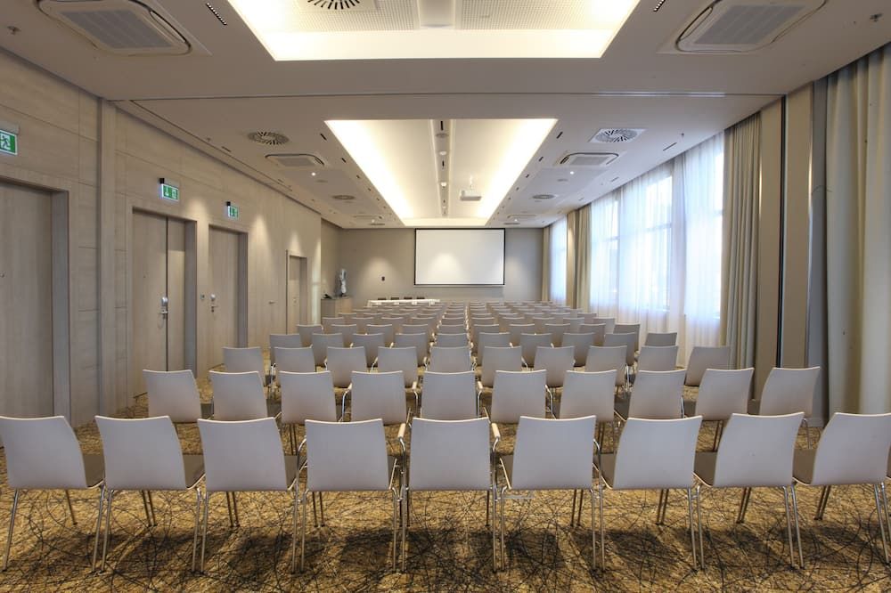 غرفة الاجتماعات