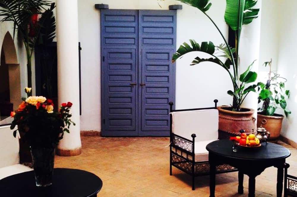 شرفة مرصوفة