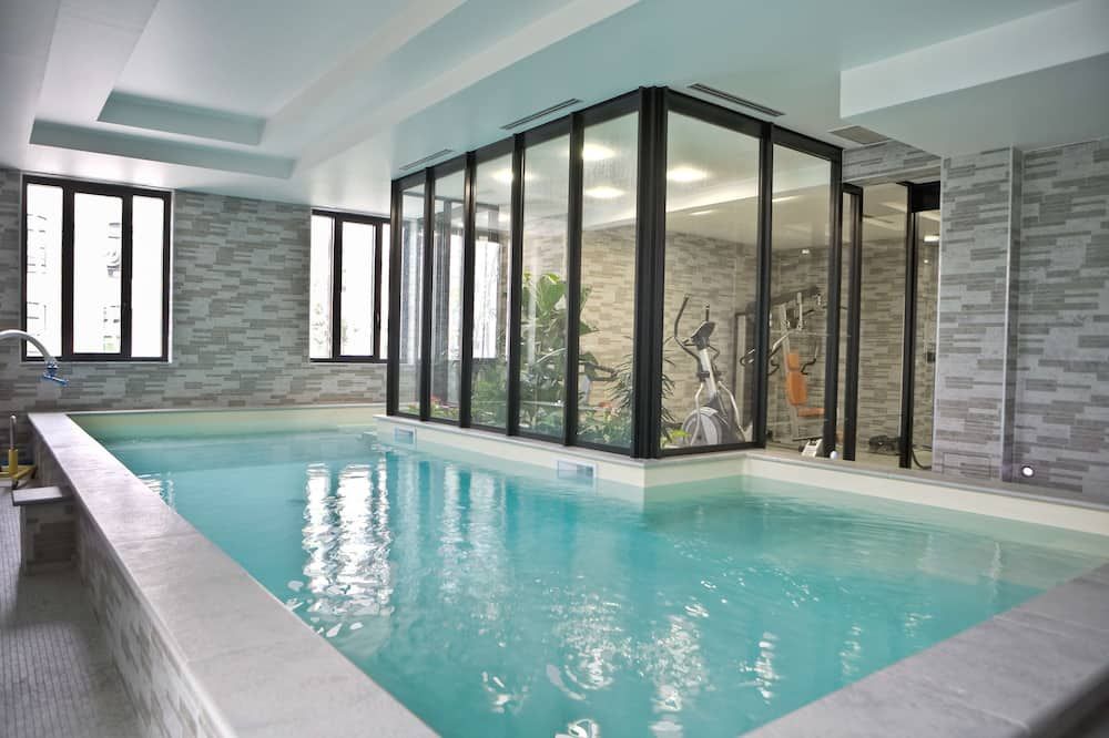 حوض السباحة صورة