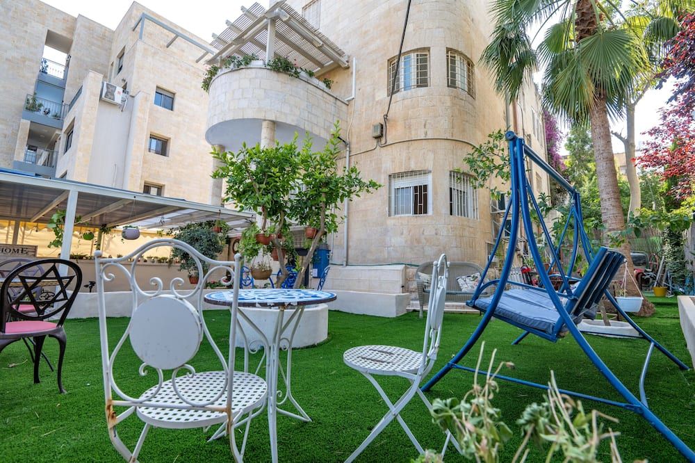 شرفة مرصوفة