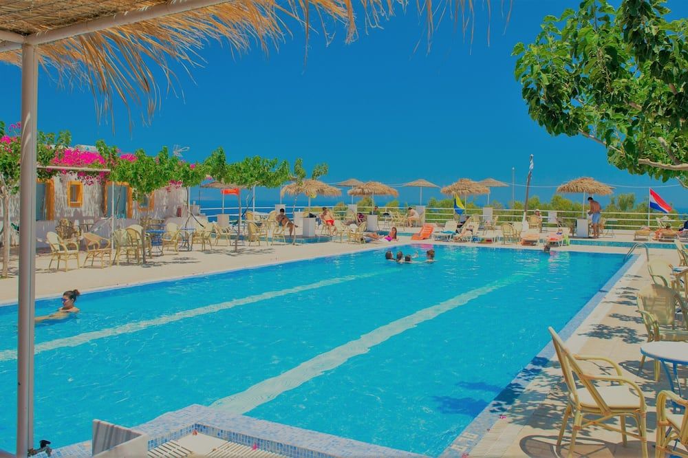 حوض السباحة صورة