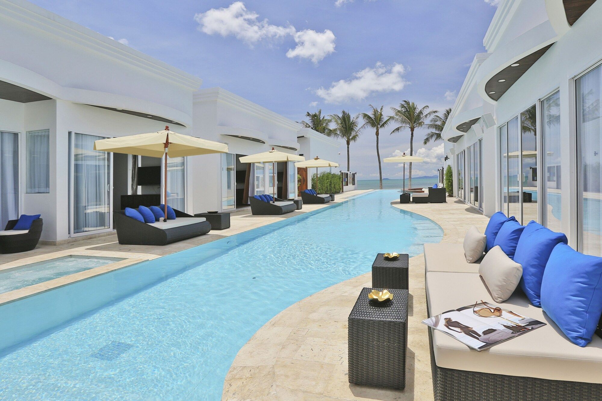 حوض السباحة