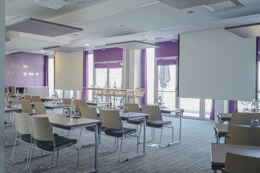 غرفة الاجتماعات