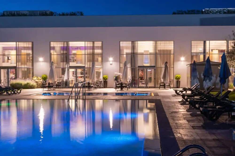 حوض السباحة صورة