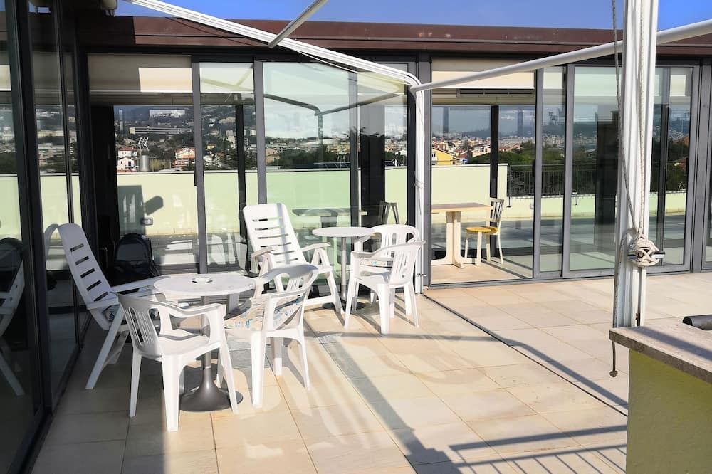 شرفة مرصوفة