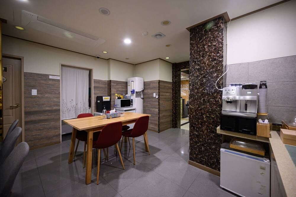 غرفة طعام صورة