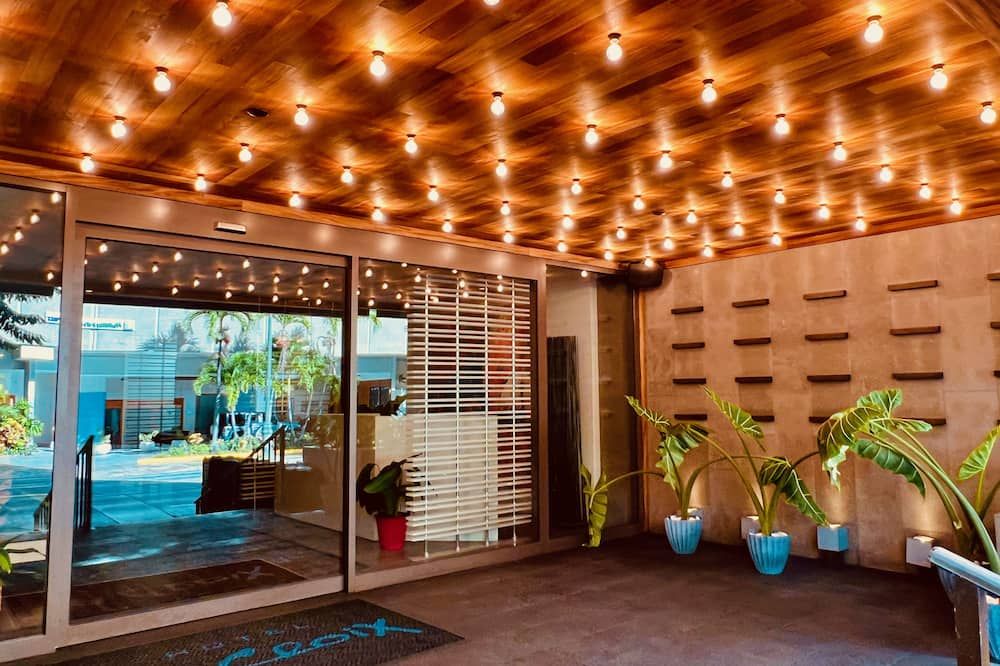 مدخل الفندق