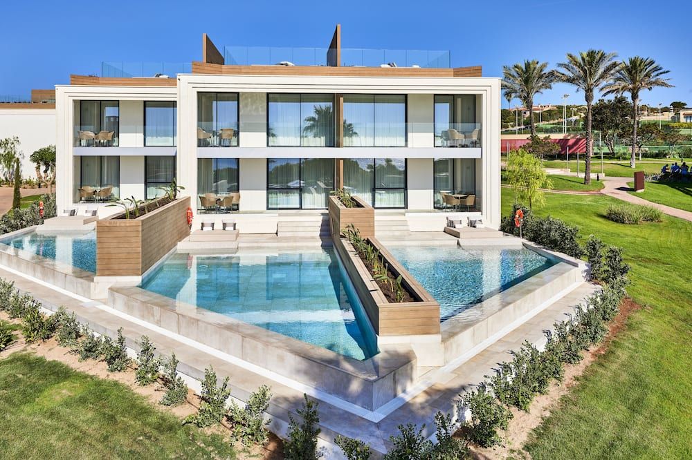 حوض السباحة صورة