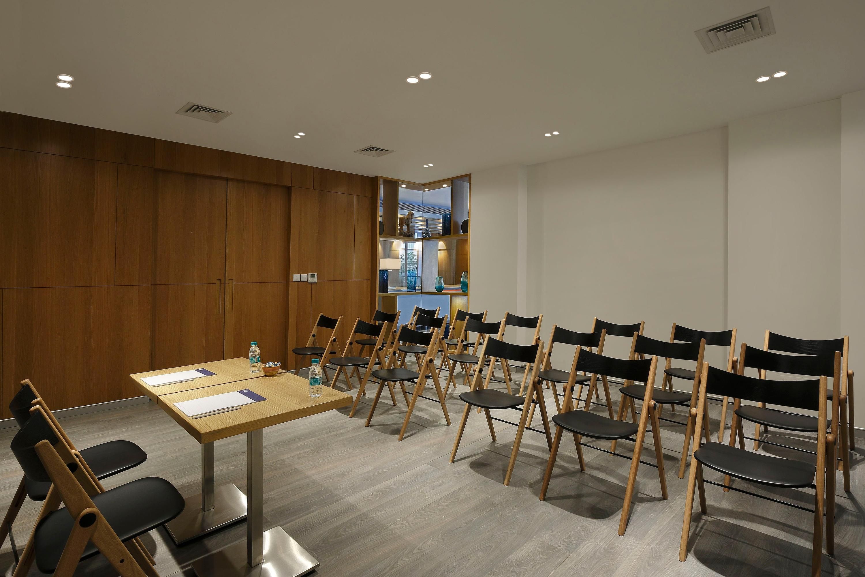 غرفة الاجتماعات