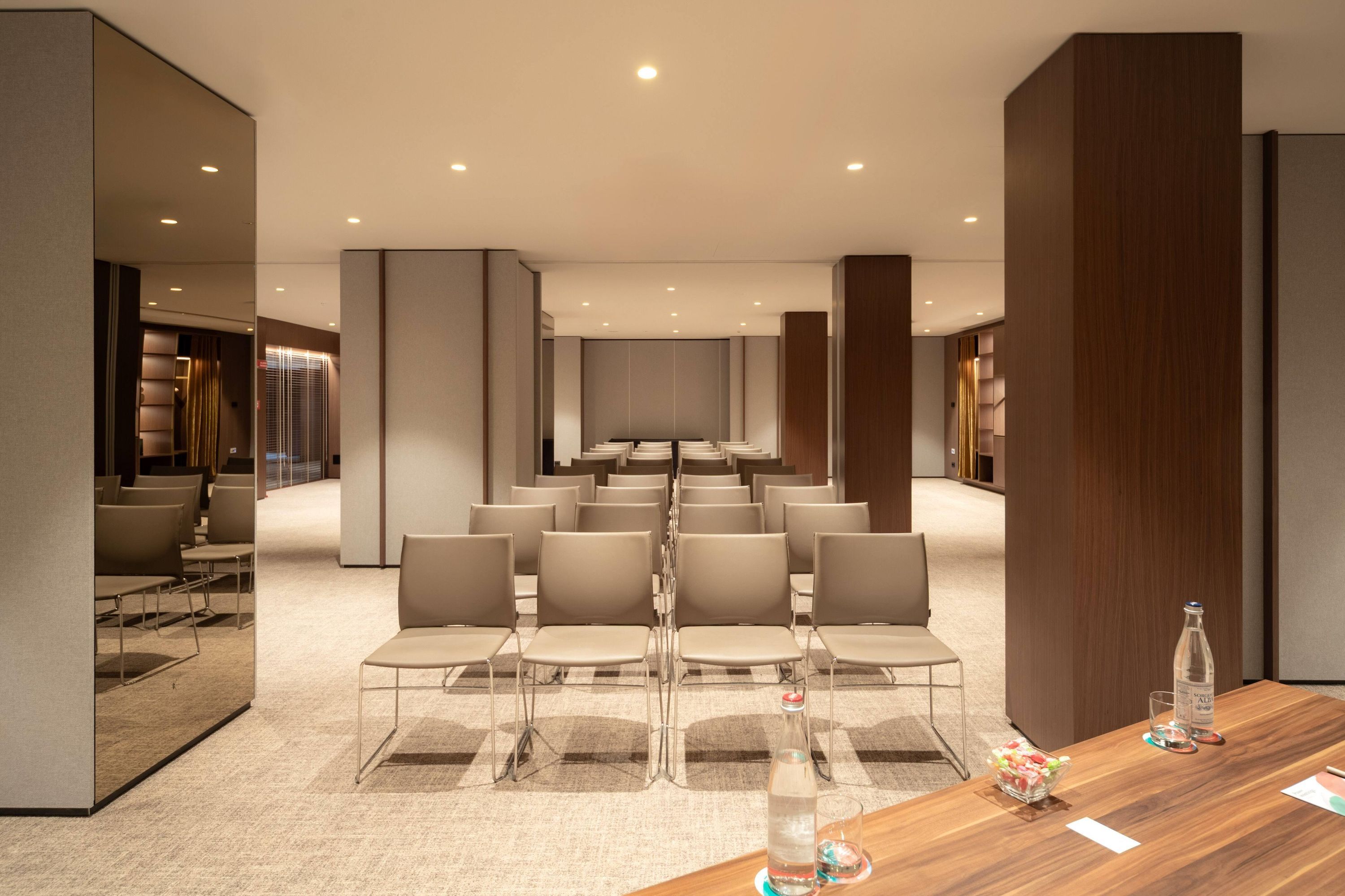 غرفة الاجتماعات