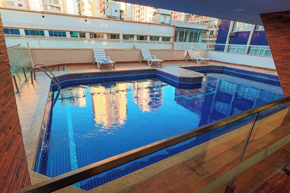 حوض السباحة صورة