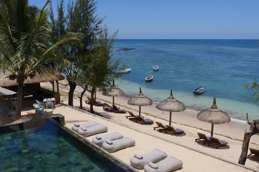 حوض السباحة