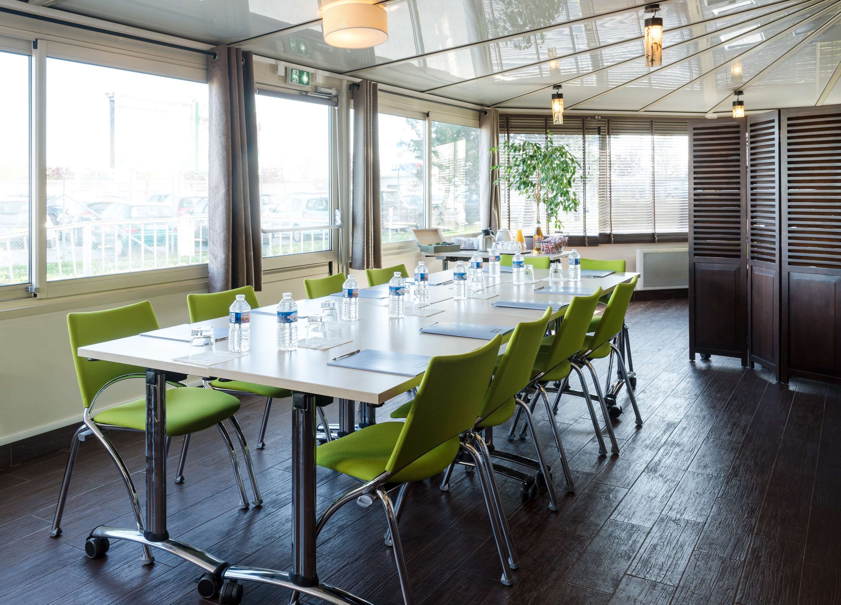 غرفة الاجتماعات