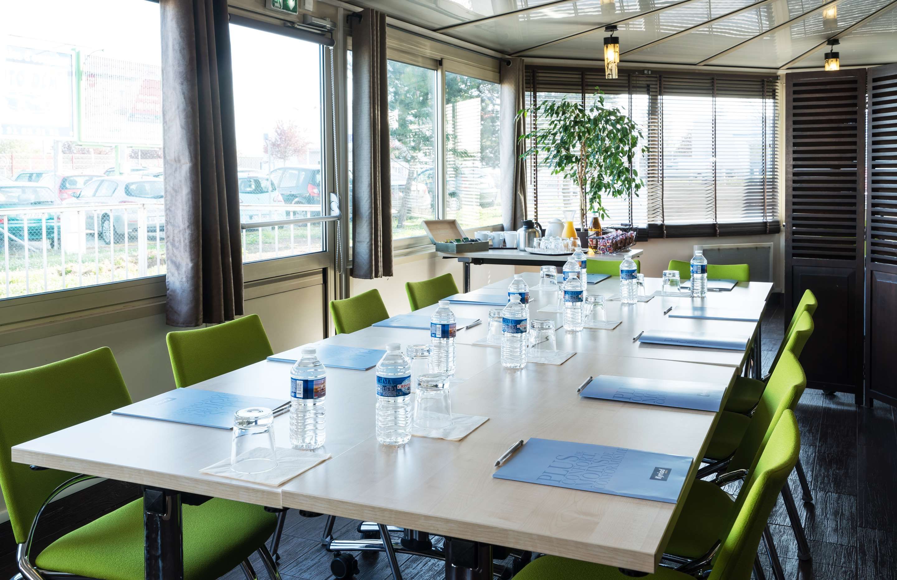 غرفة الاجتماعات