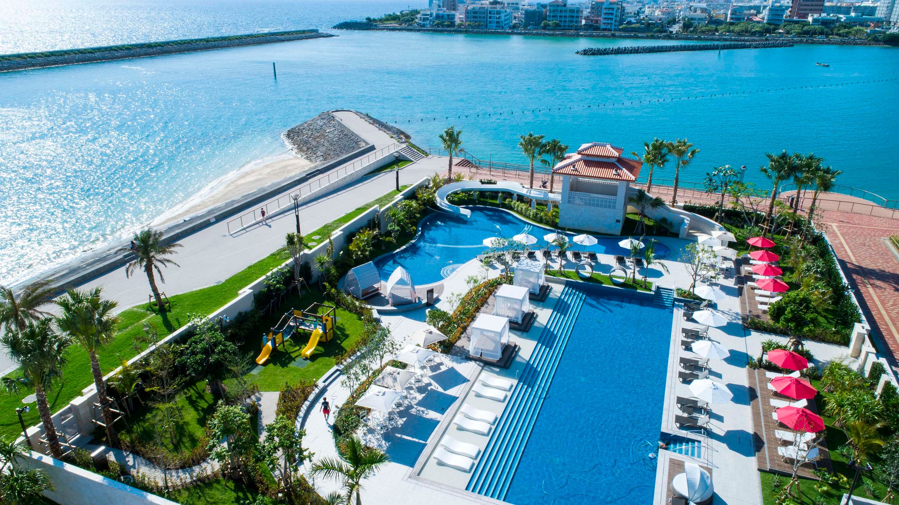 حوض السباحة