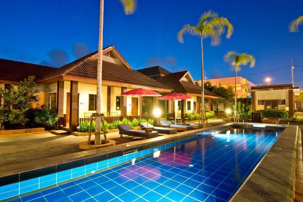 حوض السباحة