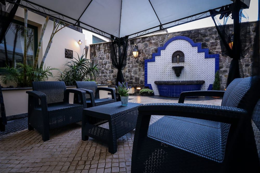 شرفة مرصوفة