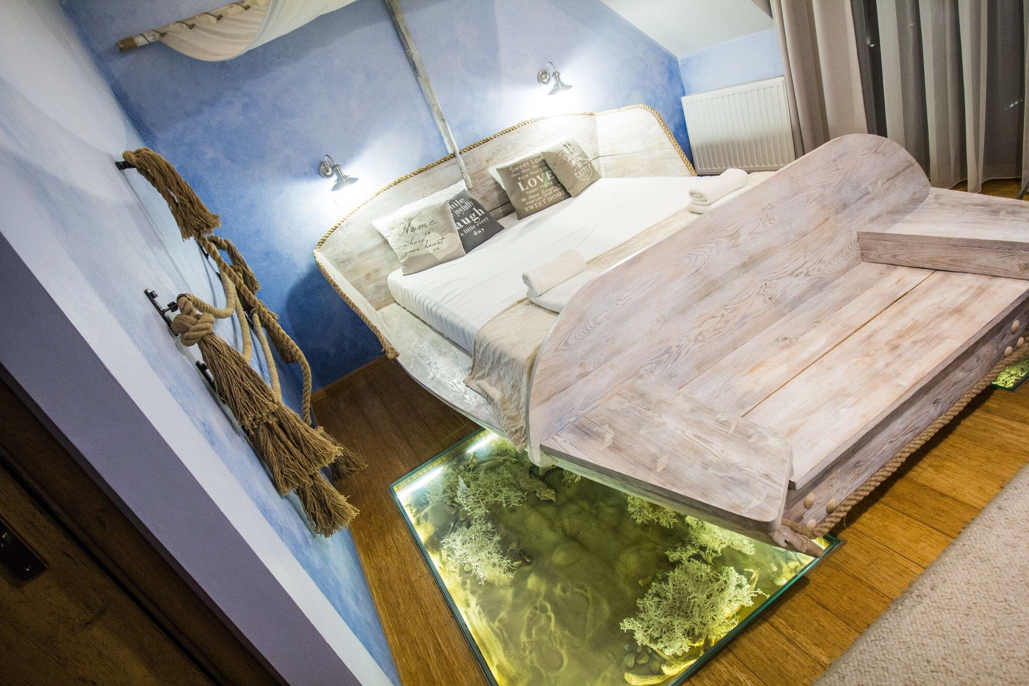 آخر