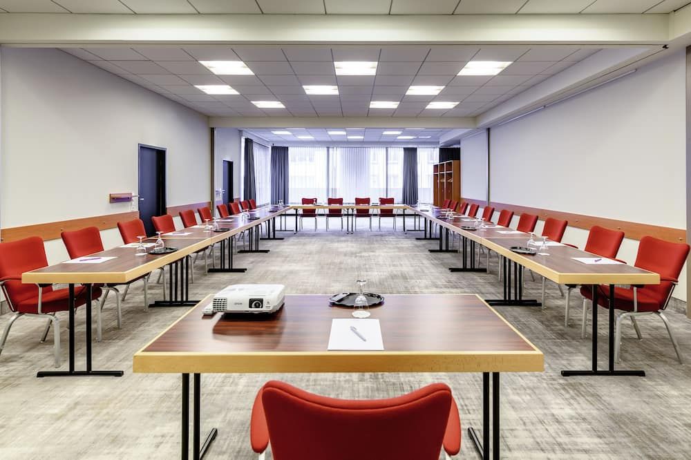 غرفة الاجتماعات