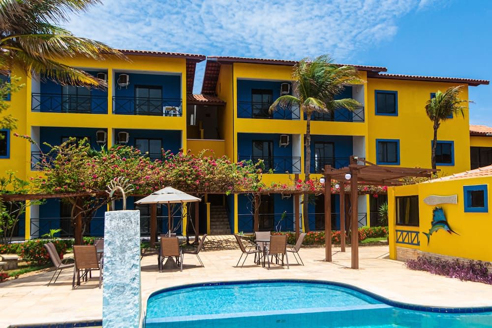 حوض السباحة