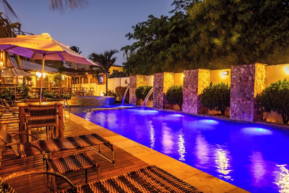 حوض السباحة صورة