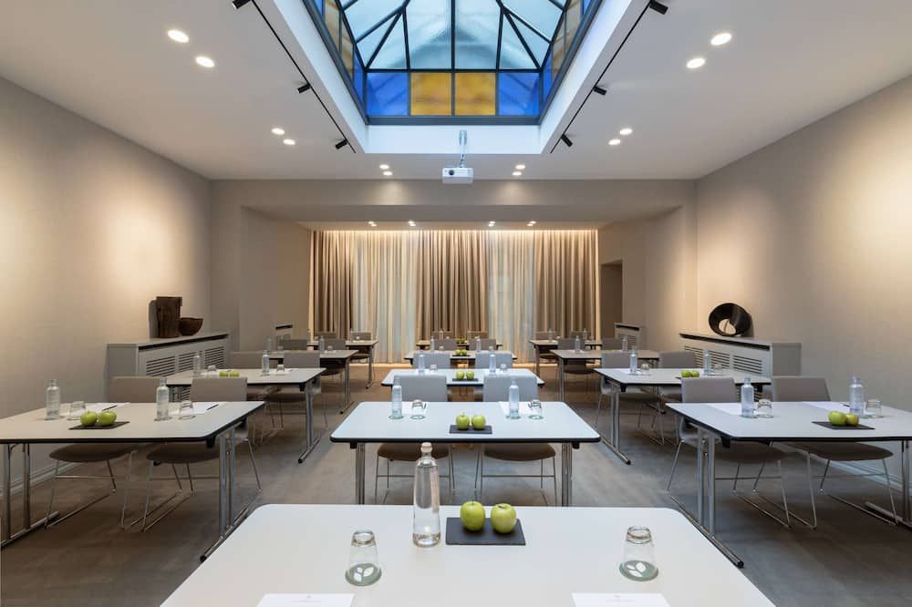 غرفة الاجتماعات