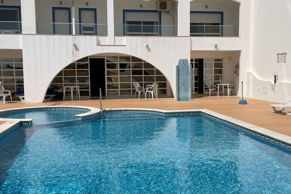 حوض السباحة صورة