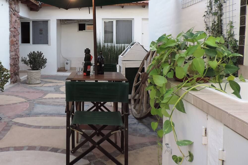 شرفة مرصوفة