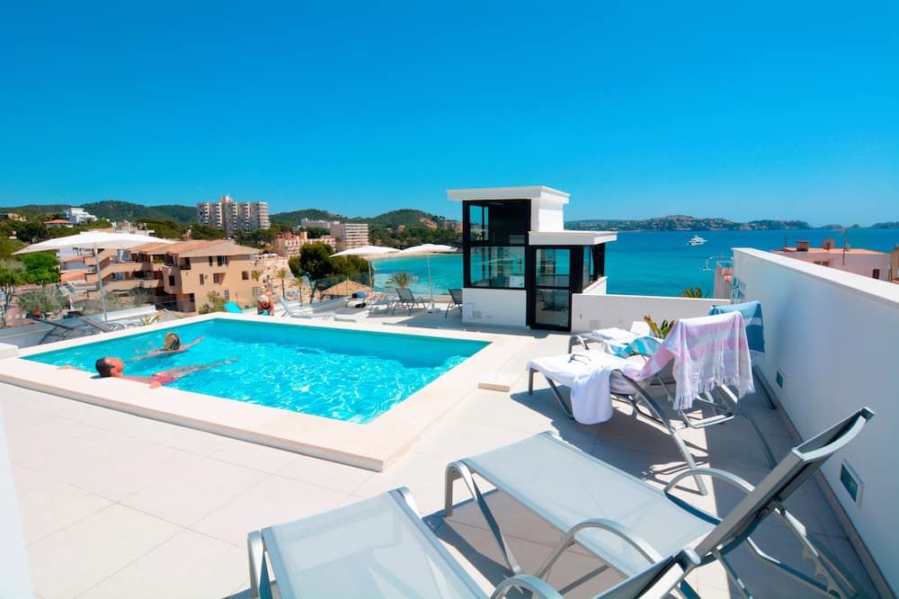 حوض السباحة