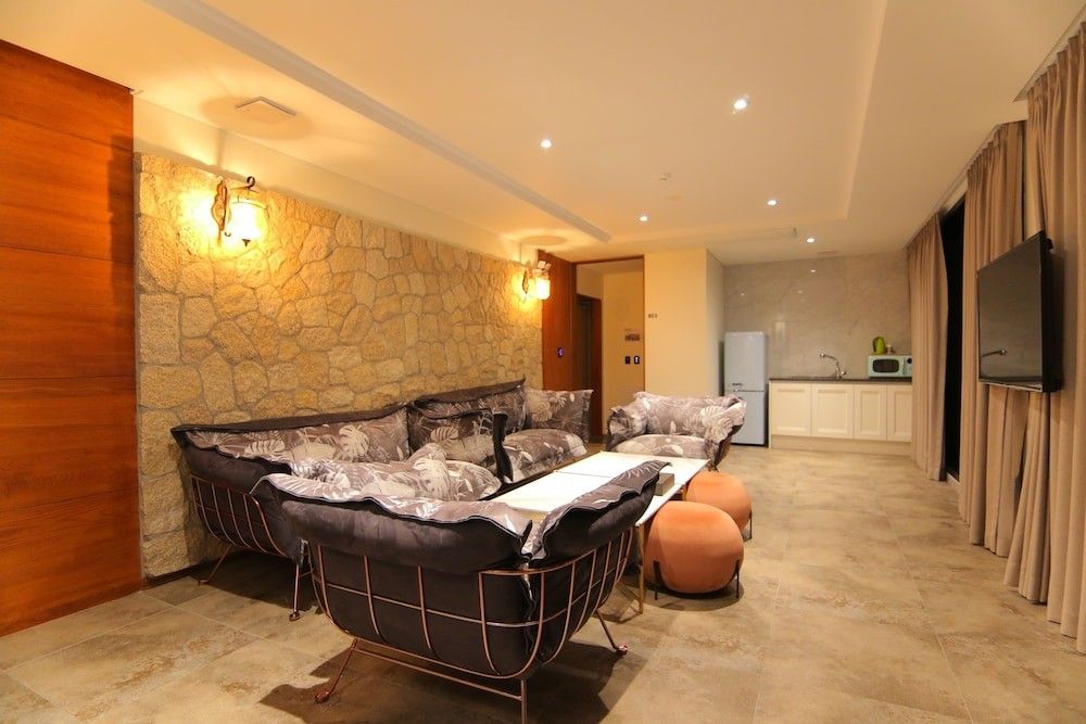 آخر